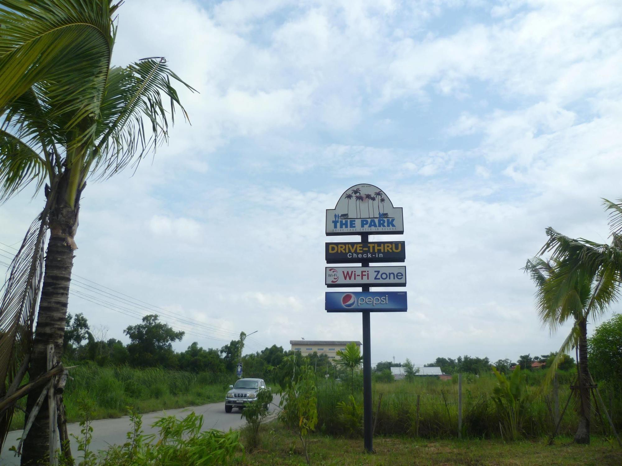 The Park Drive-Thru Check-In Resort Μπανγκόκ Εξωτερικό φωτογραφία
